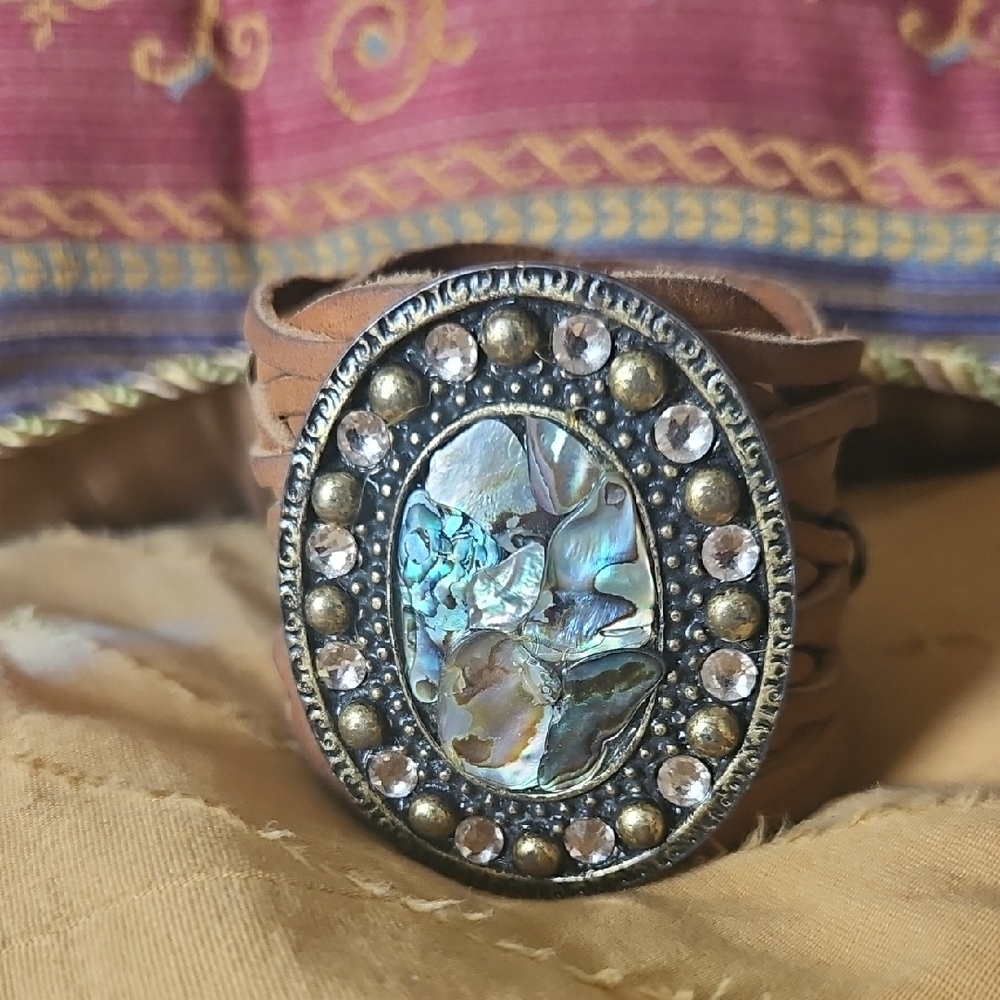 Leatherock Brown Leather Bracelet with Mother of Pearl Accent
